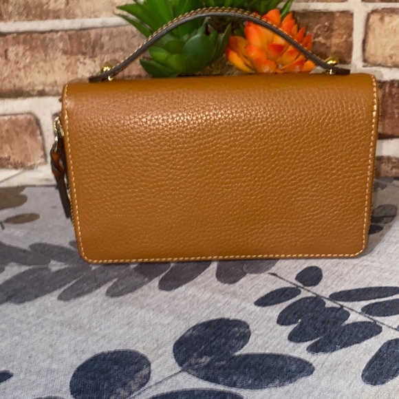 Dooney & Bourke clutch crossbody Bag - Picture 2 of 5